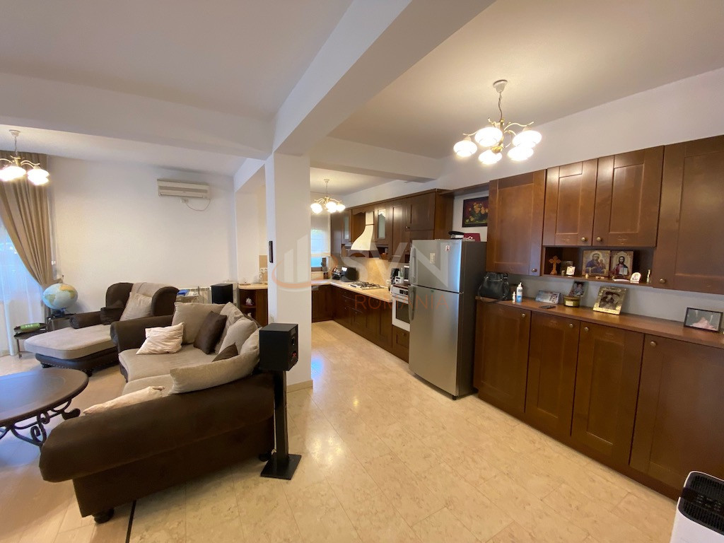 Casa, 5 camere Bucuresti/Damaroaia