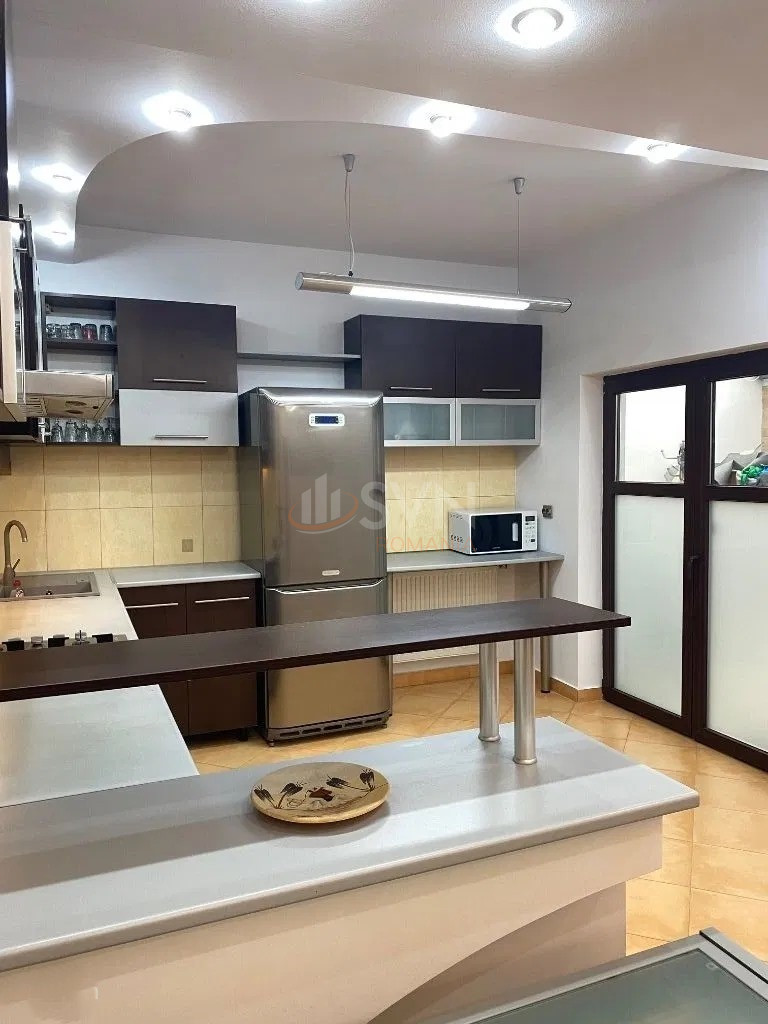 Casa, 5 camere Bucuresti/1 Mai