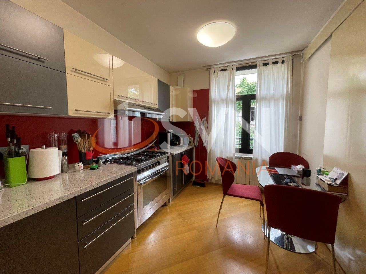 Casa, 6 camere Bucuresti/1 Mai