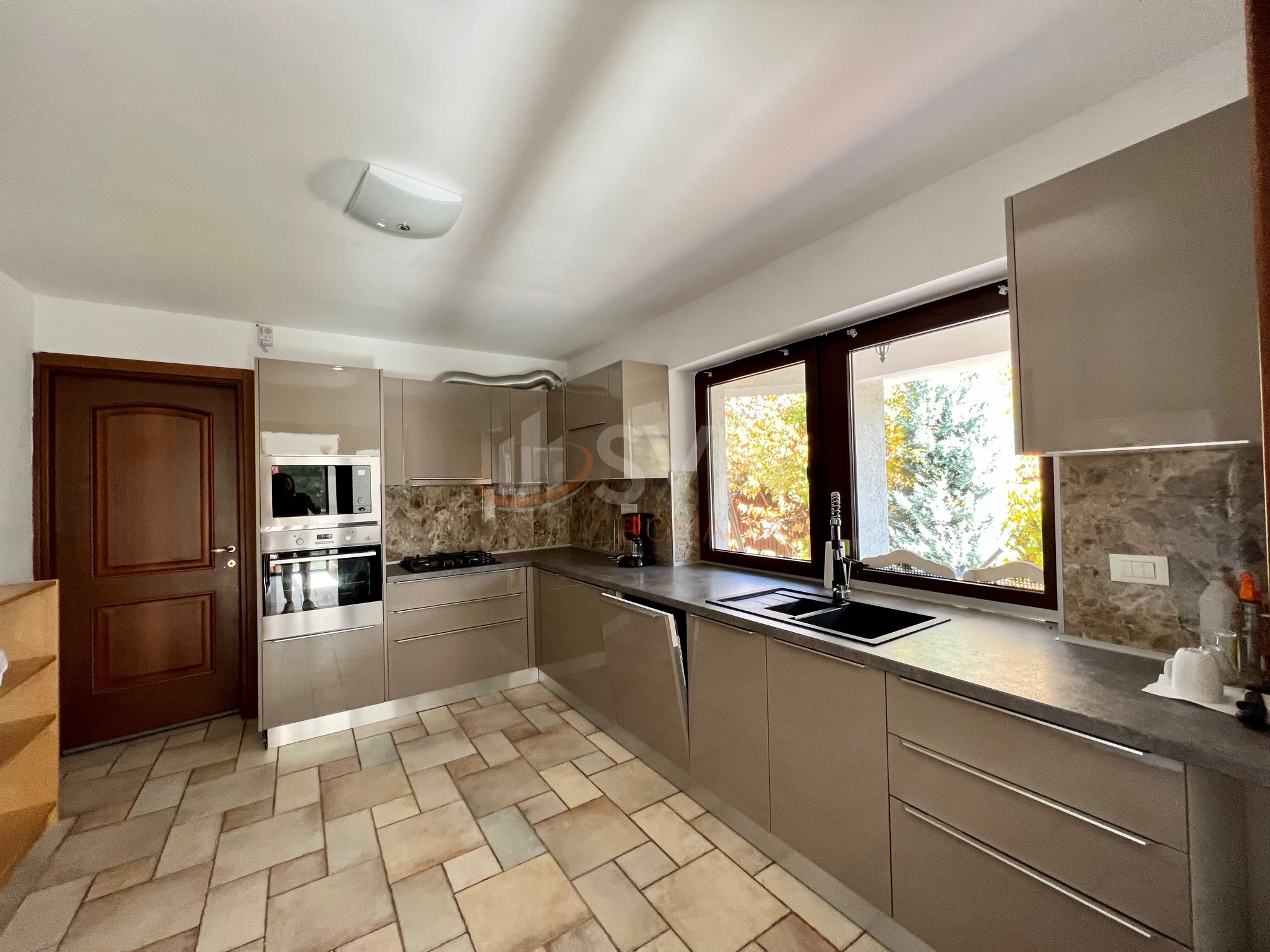 Casa, 6 camere Bucuresti/Iancu Nicolae