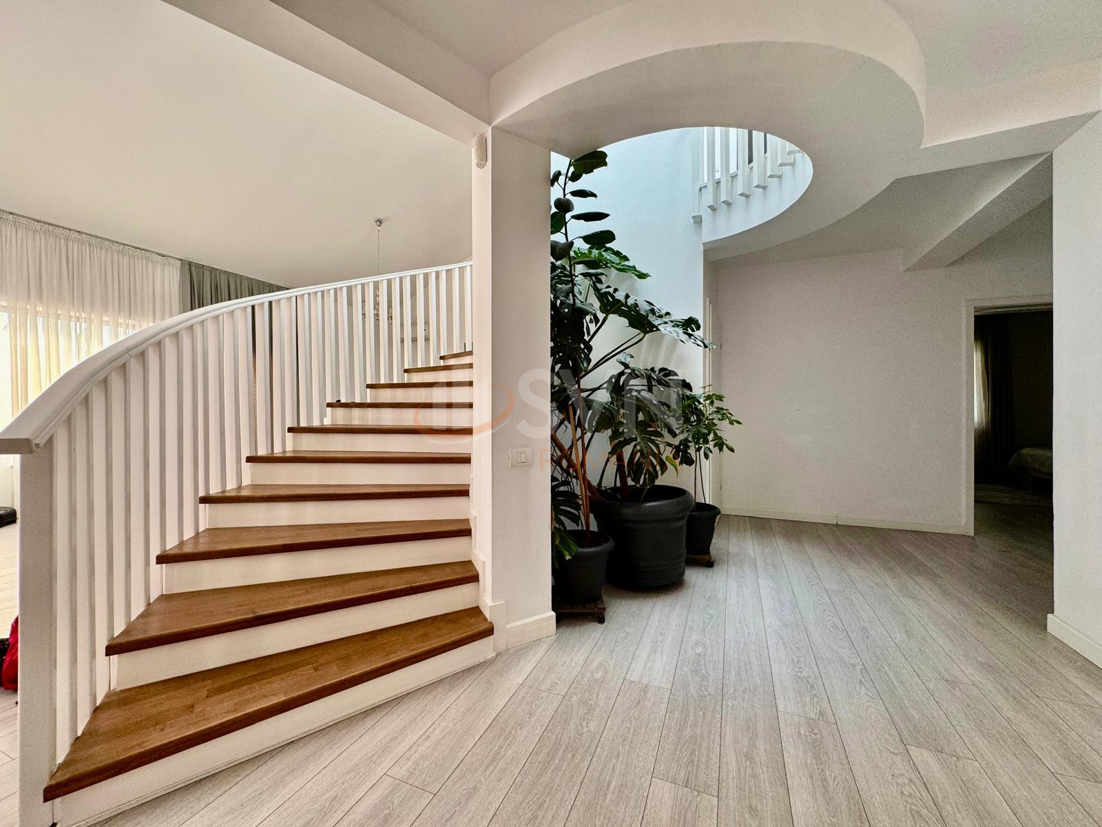 Casa, 6 camere Bucuresti/Iancu Nicolae