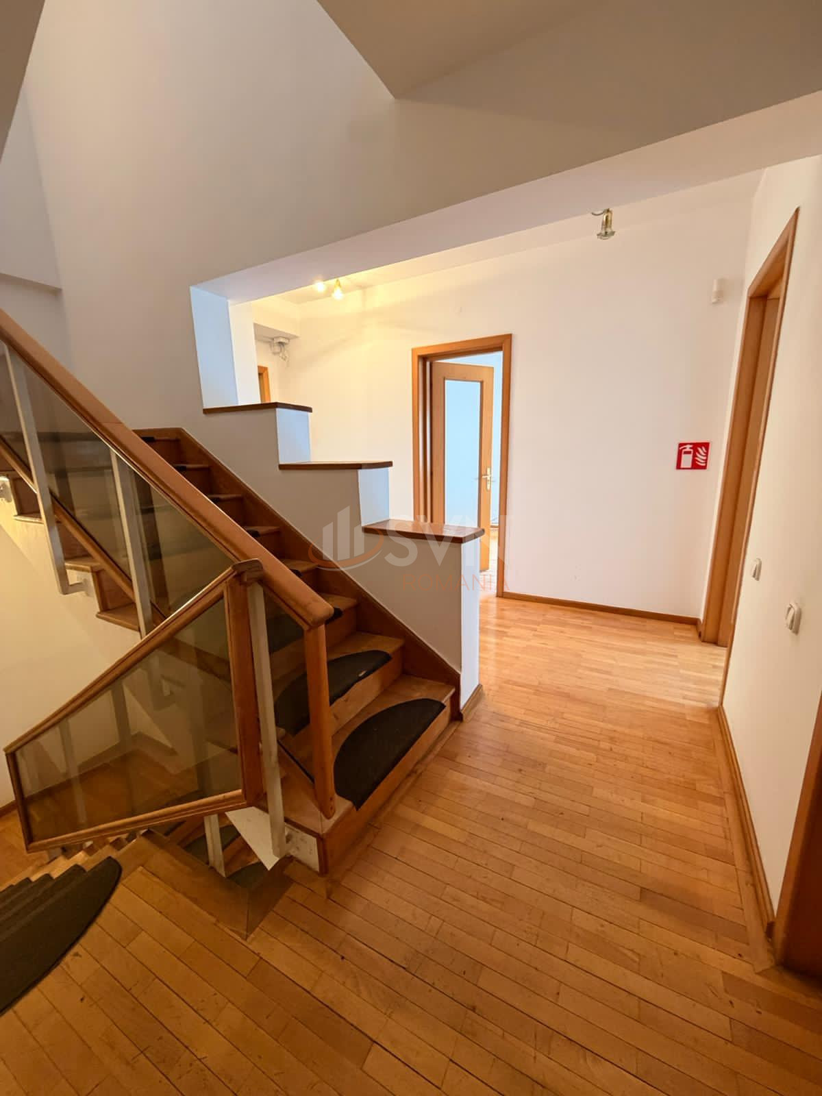 Casa, 7 camere Bucuresti/P-ta Victoriei
