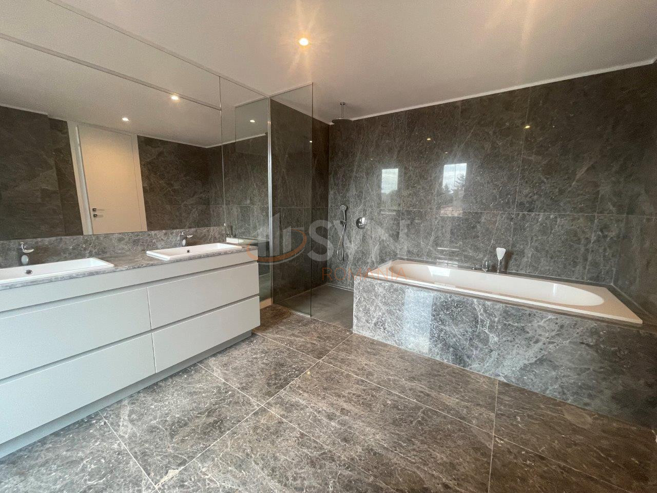 Casa, 8 camere Bucuresti/Domenii