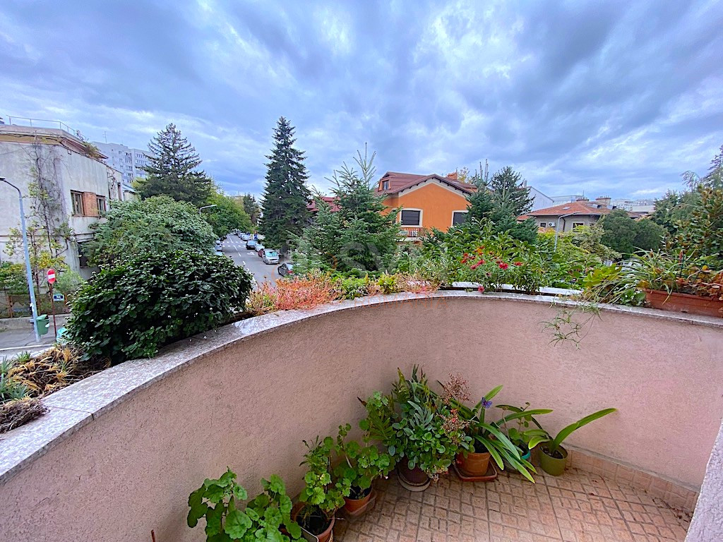 Casa, 8 camere Bucuresti/Domenii