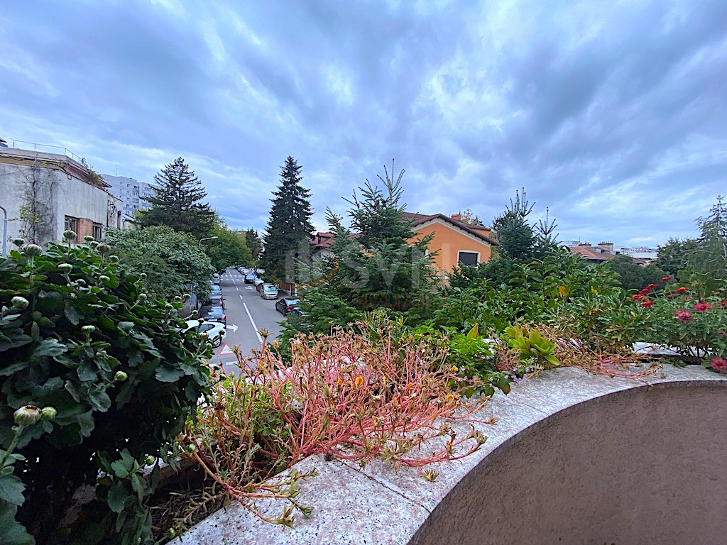 Casa, 8 camere Bucuresti/Domenii