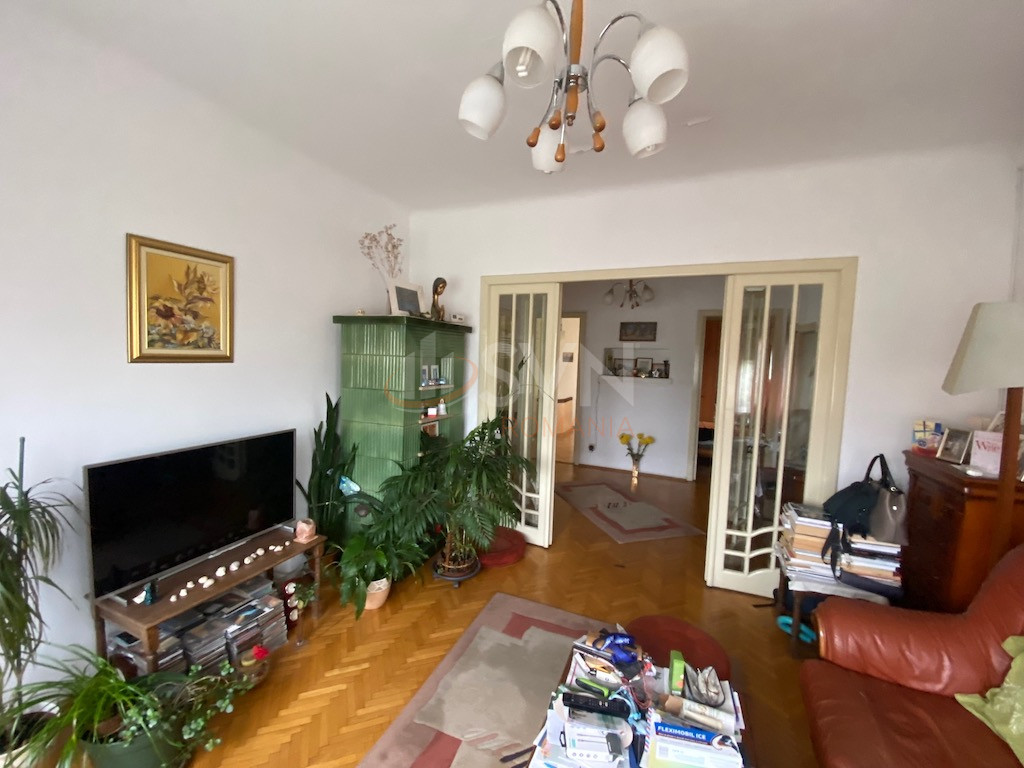 Casa, 8 camere Bucuresti/Domenii