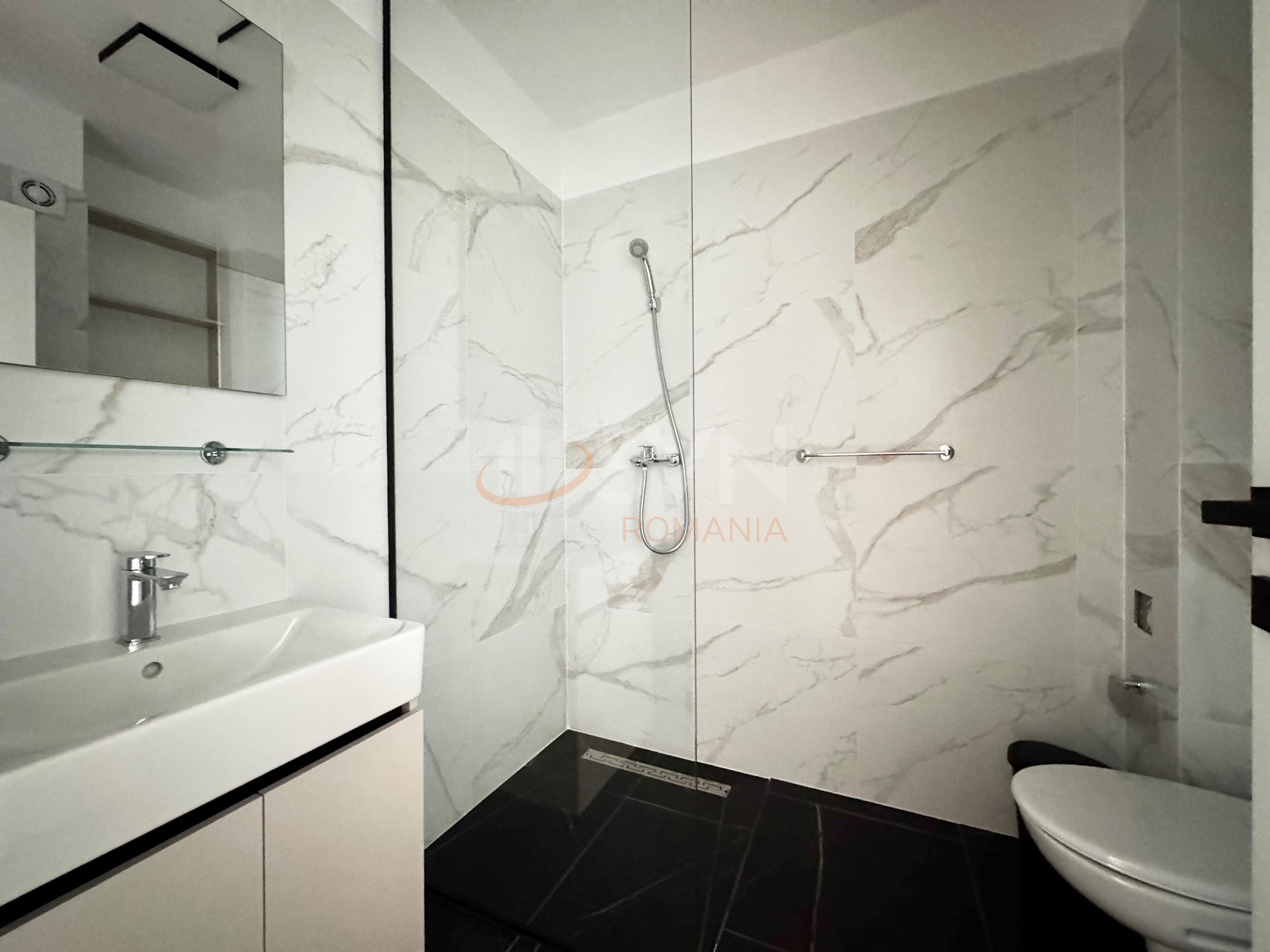 Garsoniera Bucuresti/Sisesti