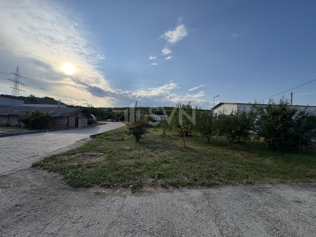 Spatiu comercial 1300 mp Valcea/Cazanesti