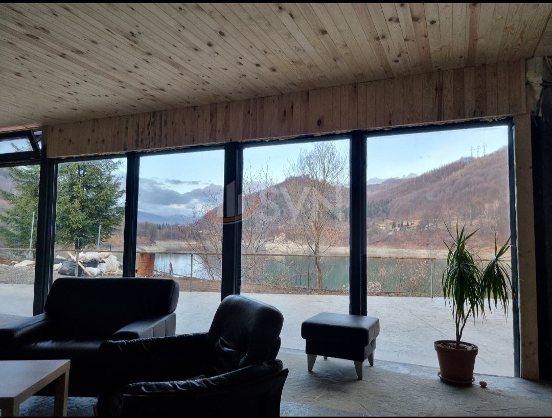 Spatiu comercial 320 mp Prahova/Centru